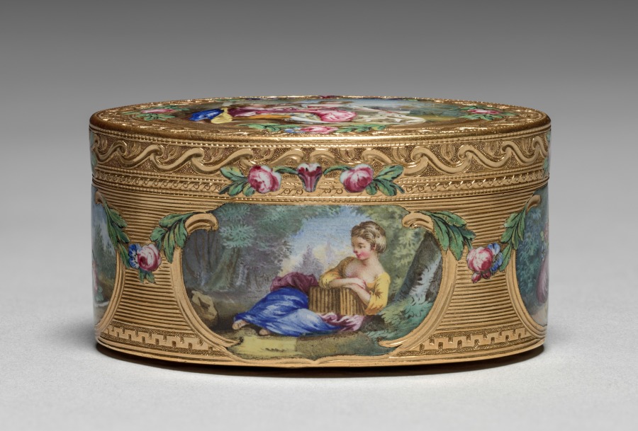Additional museum view 2 of Snuff Box (Tabatière) (accession 1958.126).