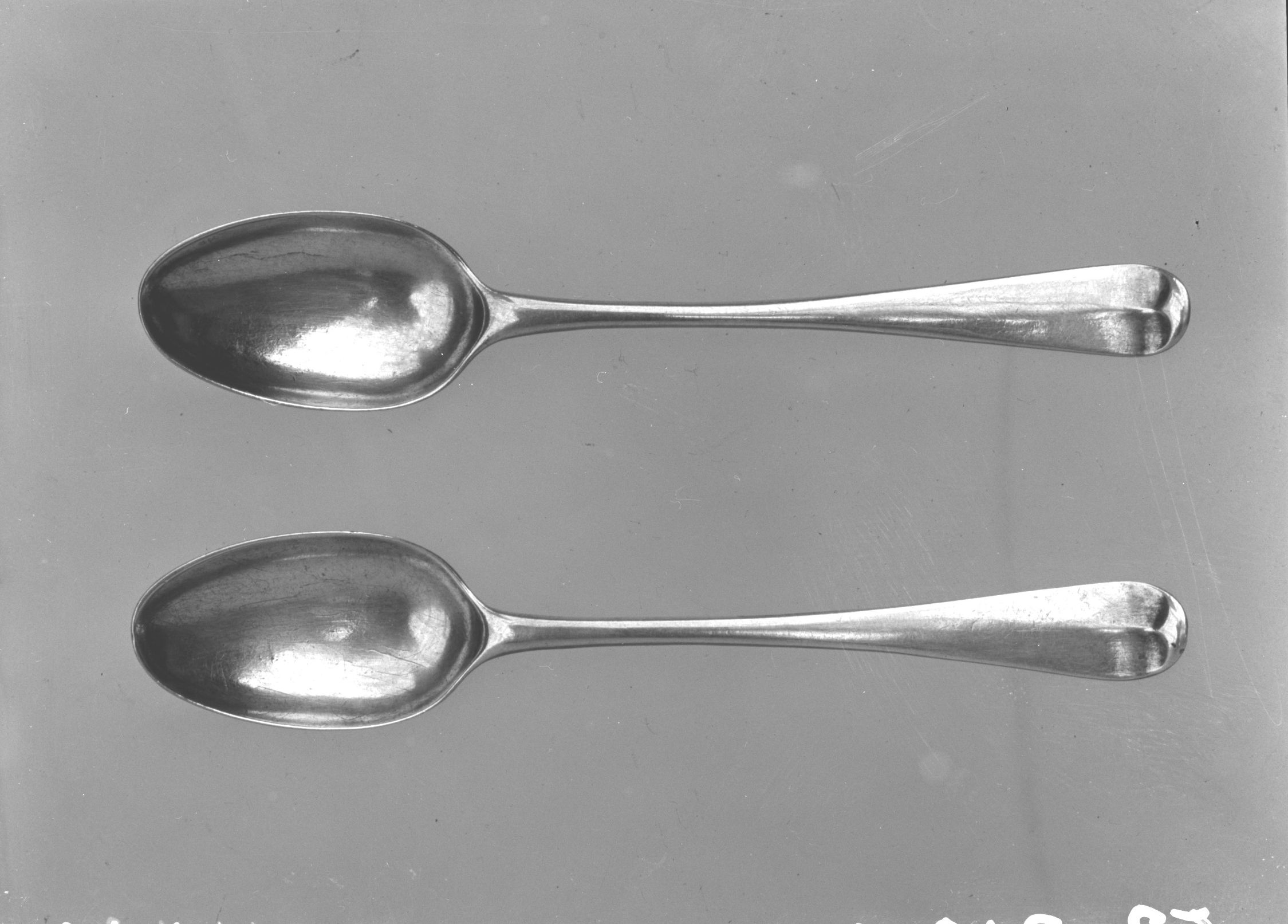 Photograph of museum specimen 52.210.1; not an authentication of other objects.