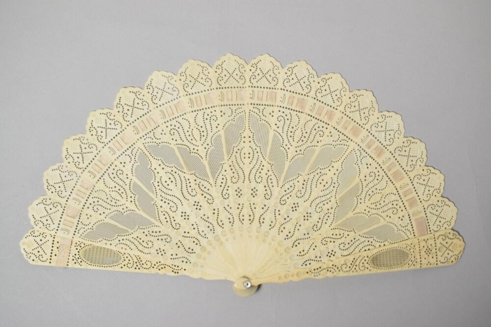 Brisé fan, Great Britain, ca. 1840