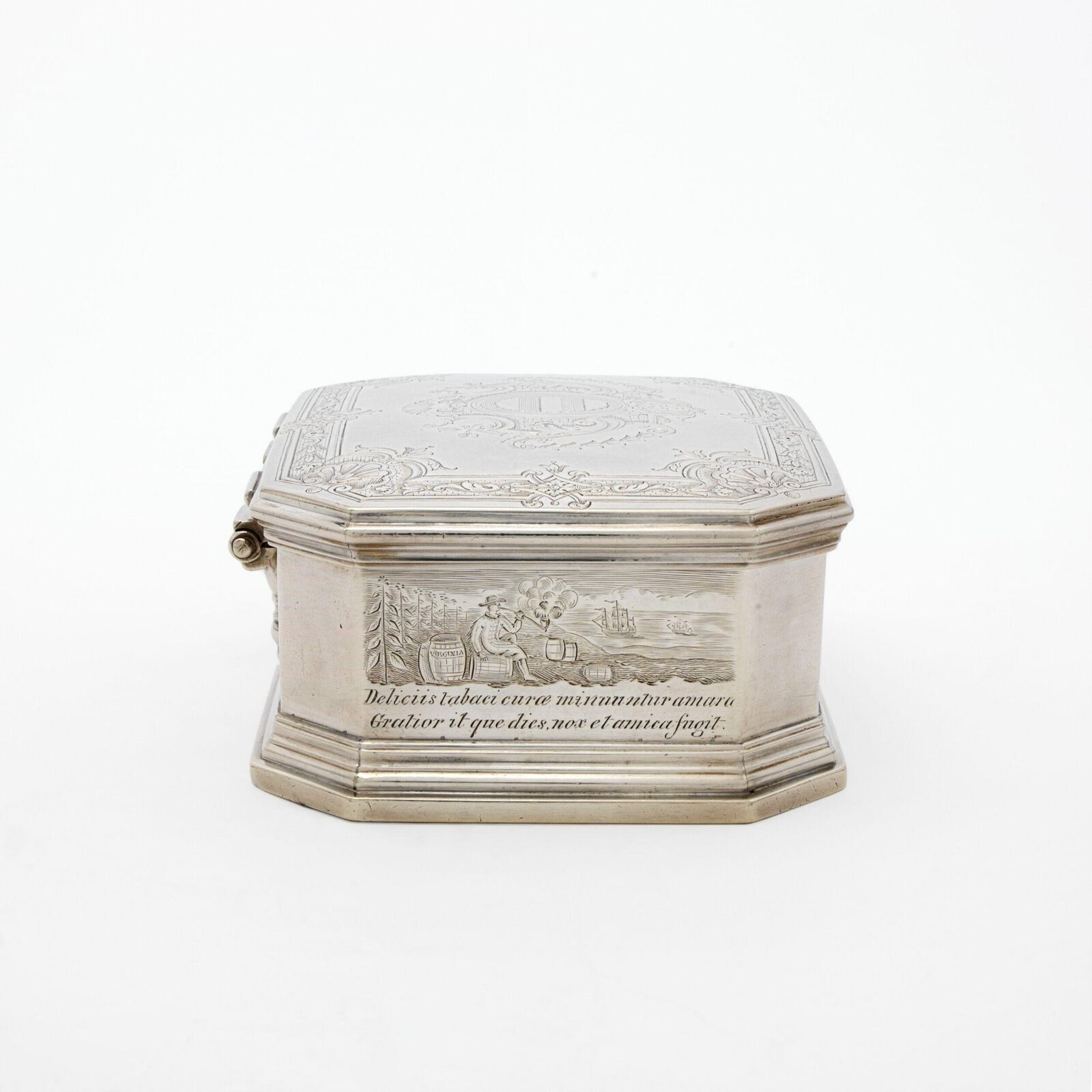 Tobacco box, Paul de Lamerie, London, 1723-24 — museum object LOAN:GILBERT.665-2008