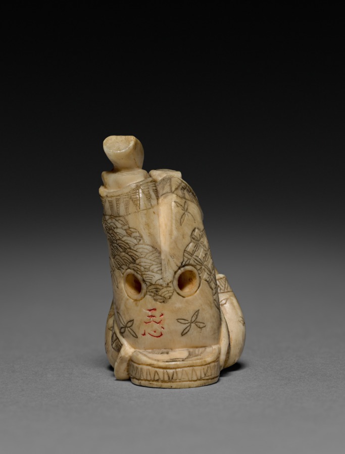 Additional museum view 2 of Netsuke of Child (accession 2000.1005).