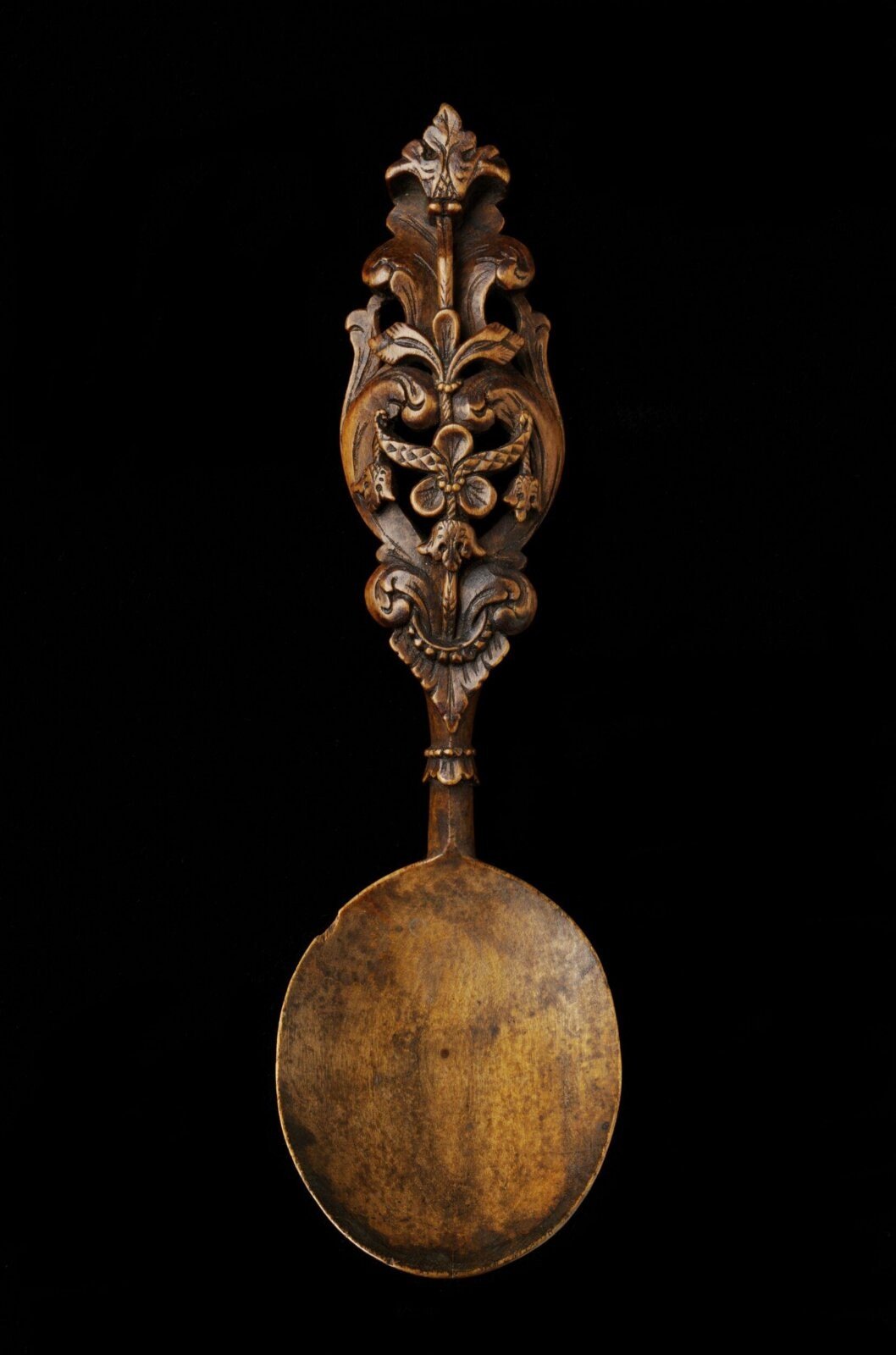 Spoon, carved beechwood, Norway, 1800-1900 — museum object W.22-1925