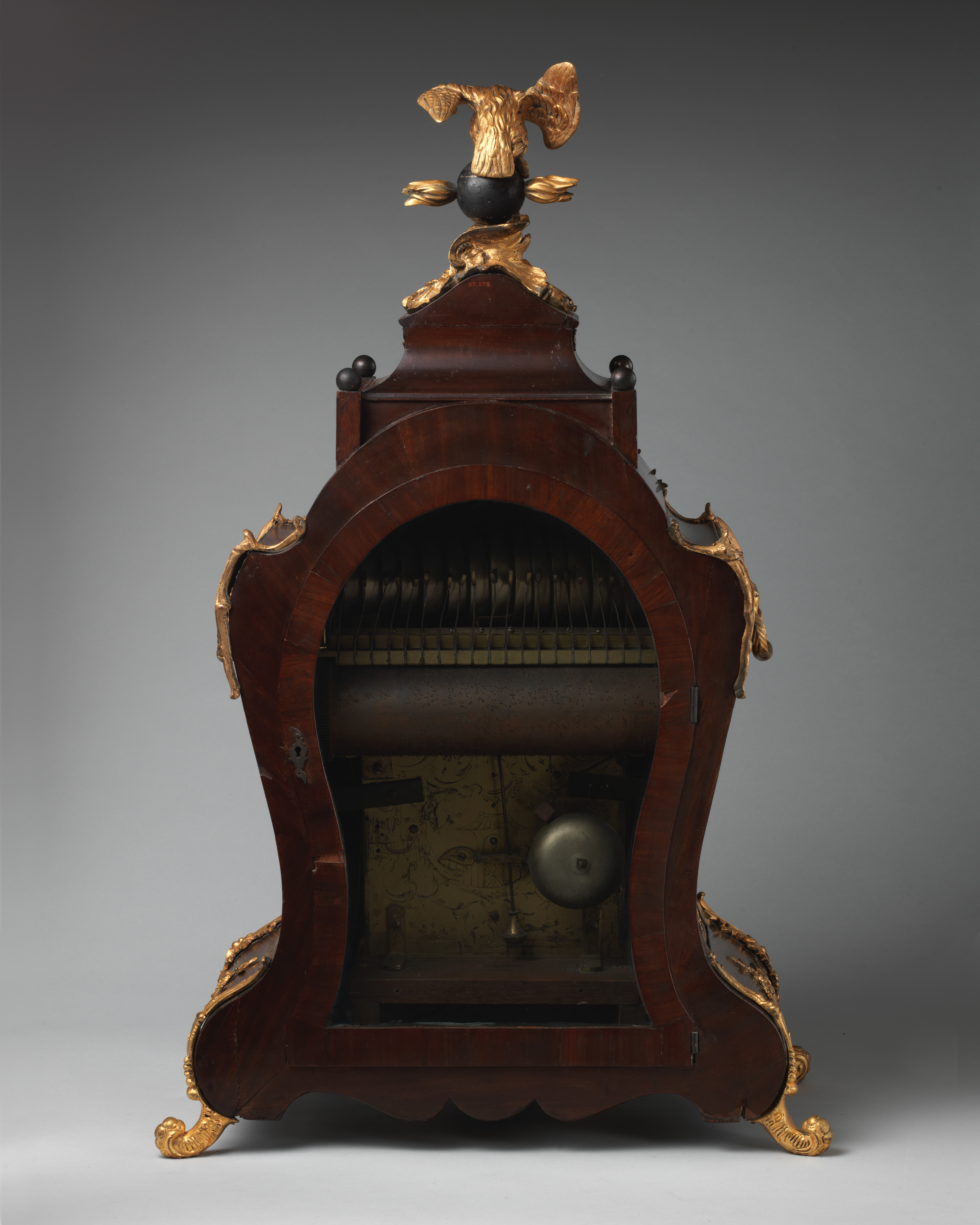 Photograph of museum specimen 07.275a, b; not an authentication of other objects.