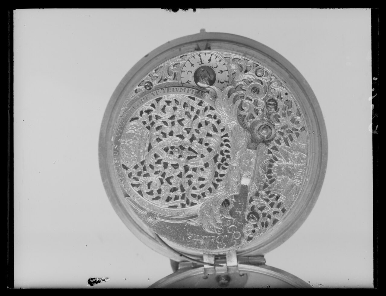 J. Bellette gold montre à guichet pocket watch, London, 1700–1701