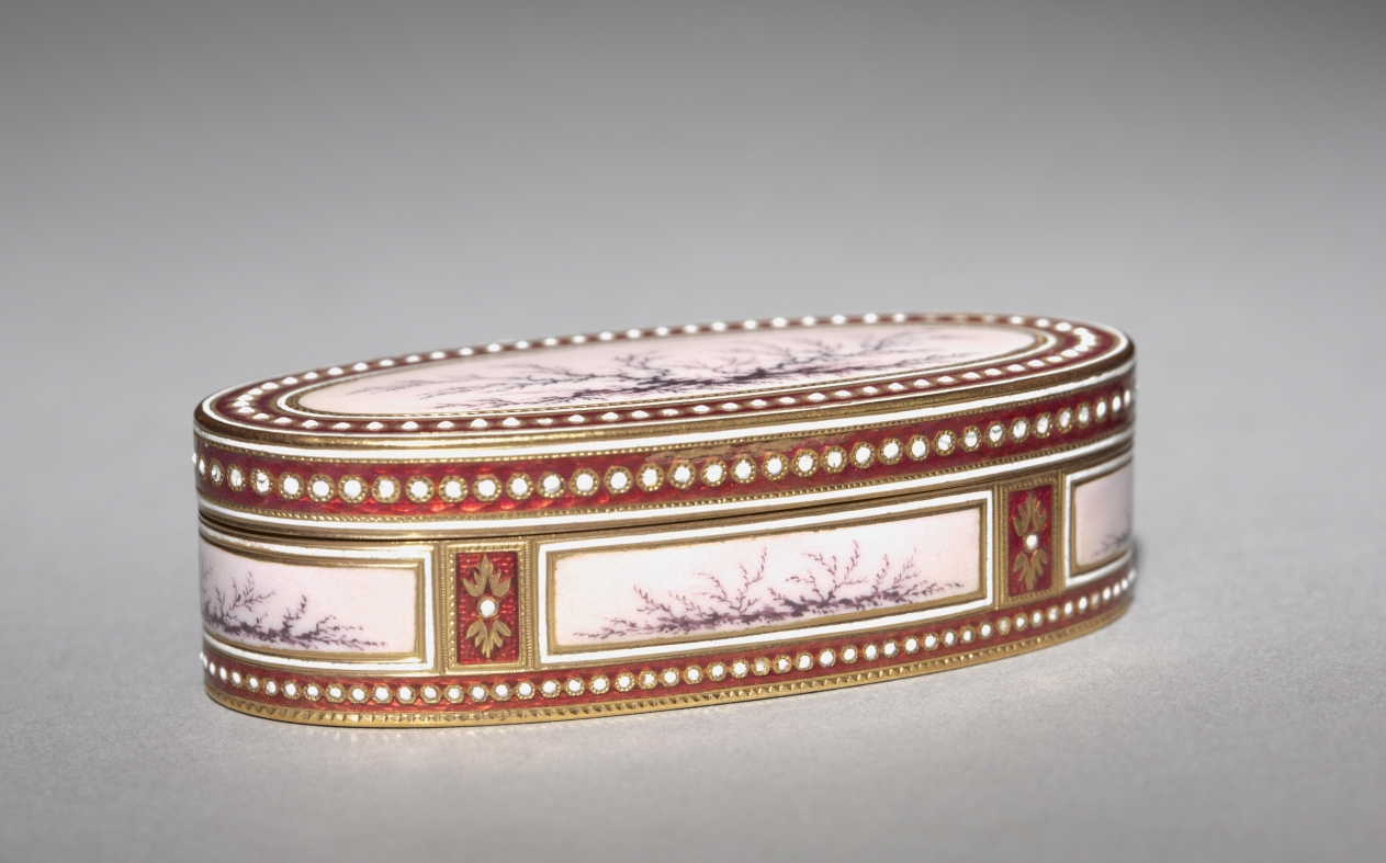 Additional museum view 2 of Snuff Box (Tabatière) (accession 1957.406).