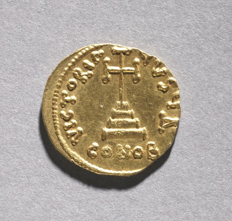 Solidus with Tiberius III Apsimarus (reverse), 698–705 (Cleveland Museum of Art 1968.58.b)