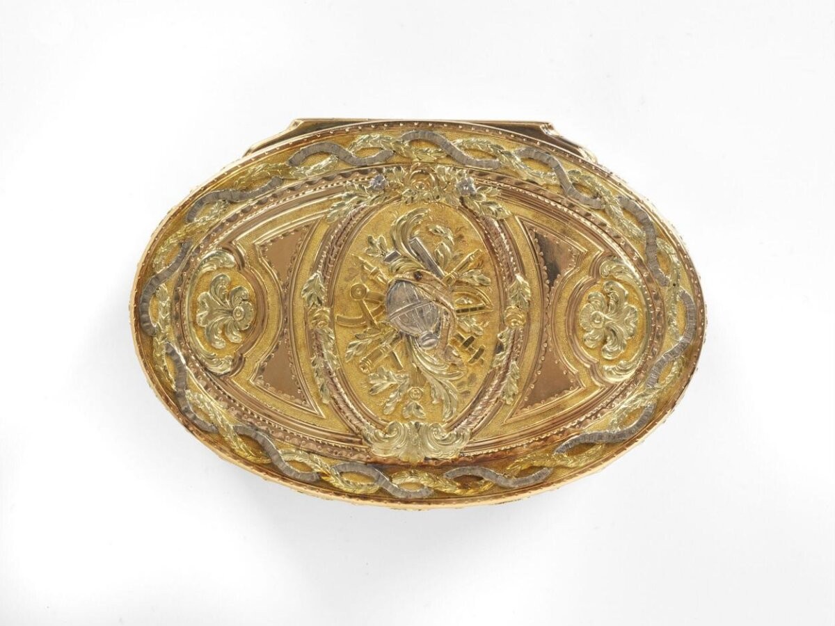 Oval box in varicoloured gold, the top centred by a trophy of scientific instruments and a balloon, probably Switzerland, 1783-95