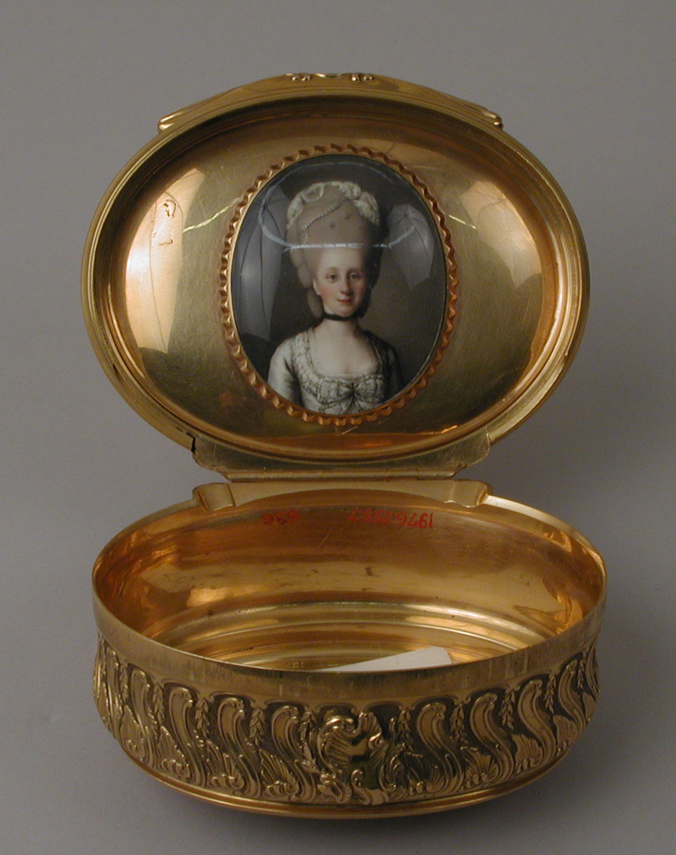 Photograph of museum specimen 1976.155.7; not an authentication of other objects.