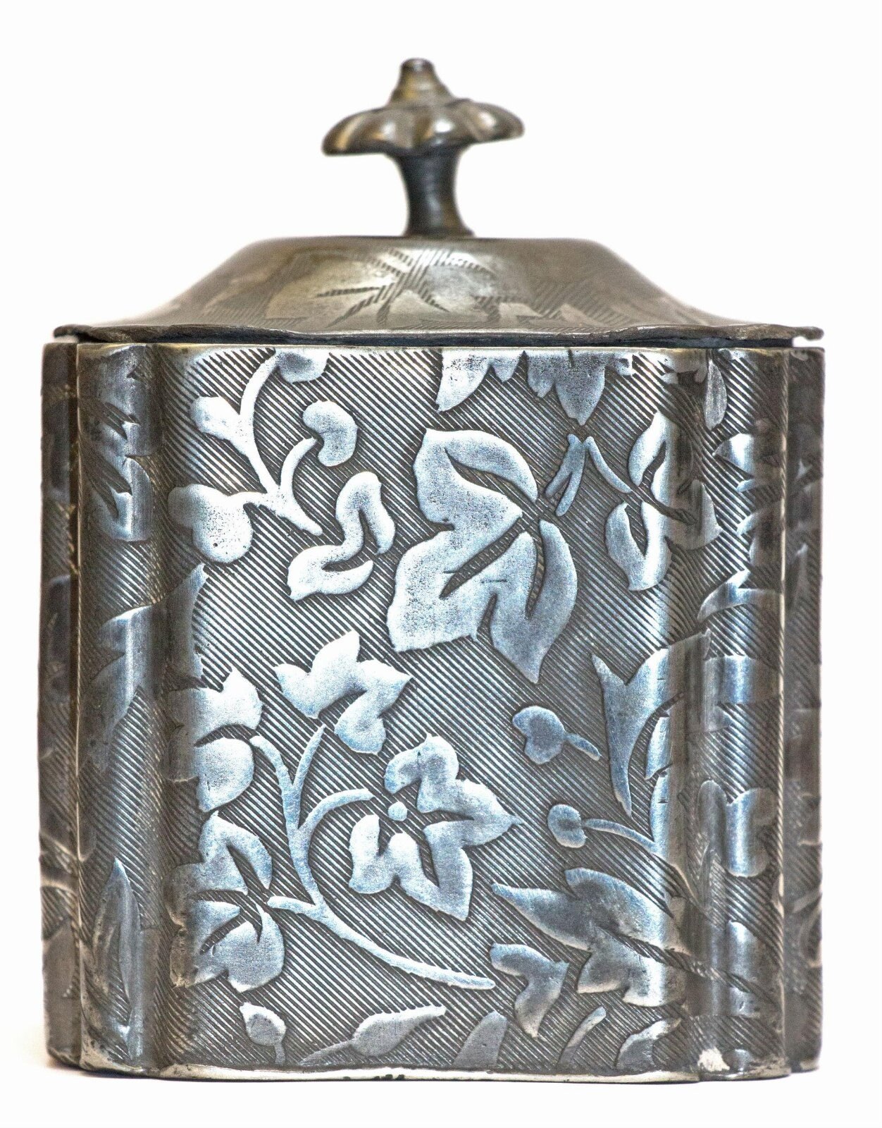 Tobacco box, Britannia Metal, Richard Ford Sturges, Birmingham, 1852-1859 — museum object M.42-2023