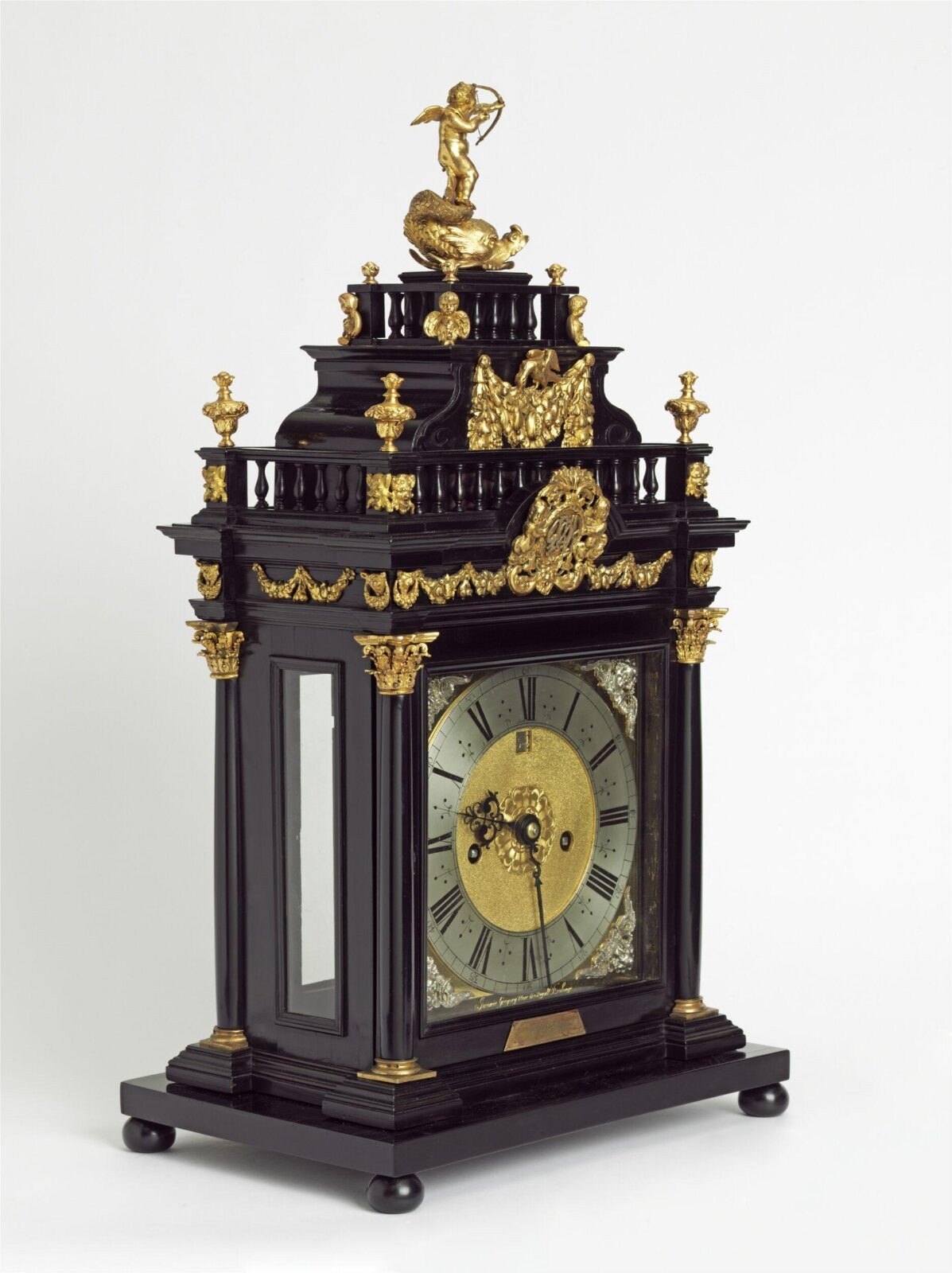 Clock, bracket, London, 1685 — museum object W.35-1976