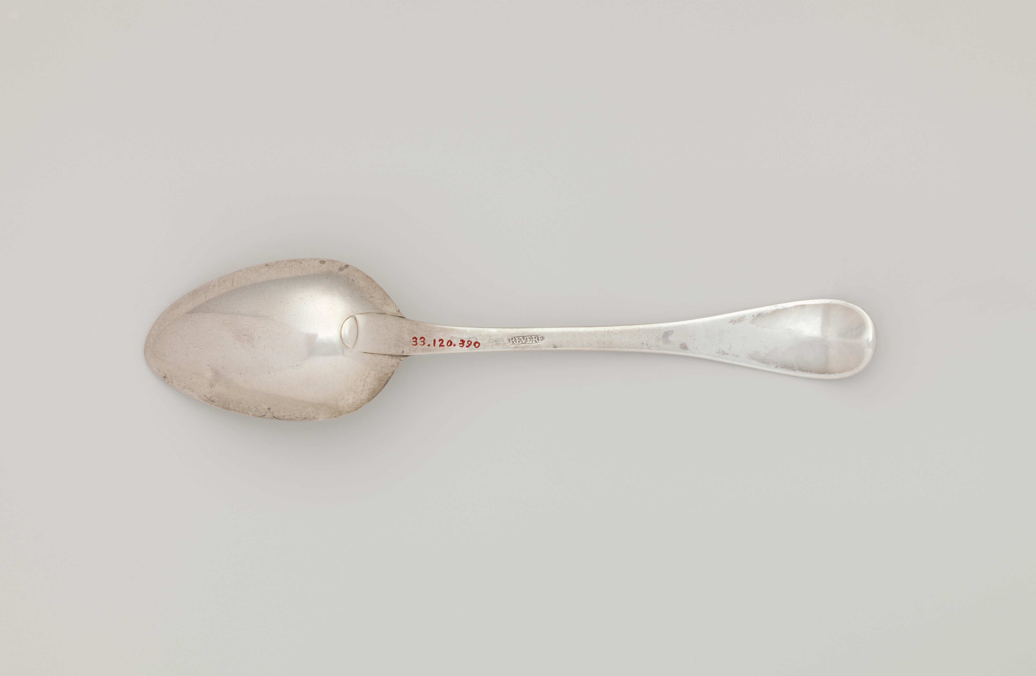 Photograph of museum specimen 33.120.390; not an authentication of other objects.