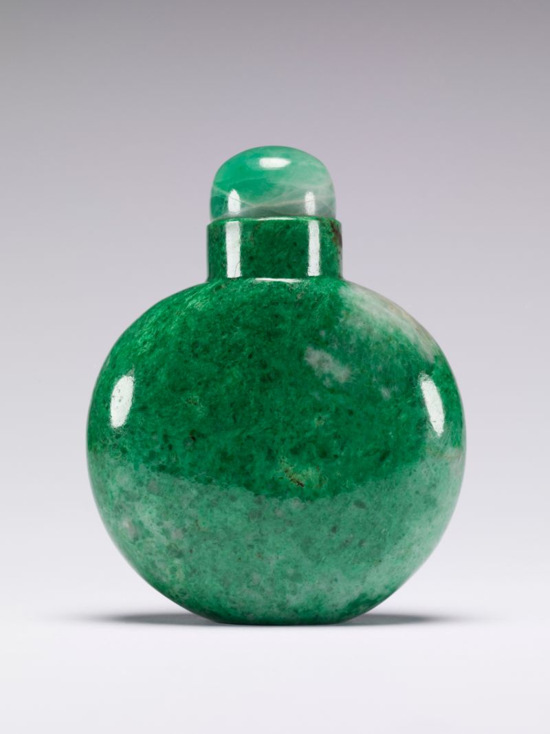 Round snuff bottle of flecked green jadeite, Unknown