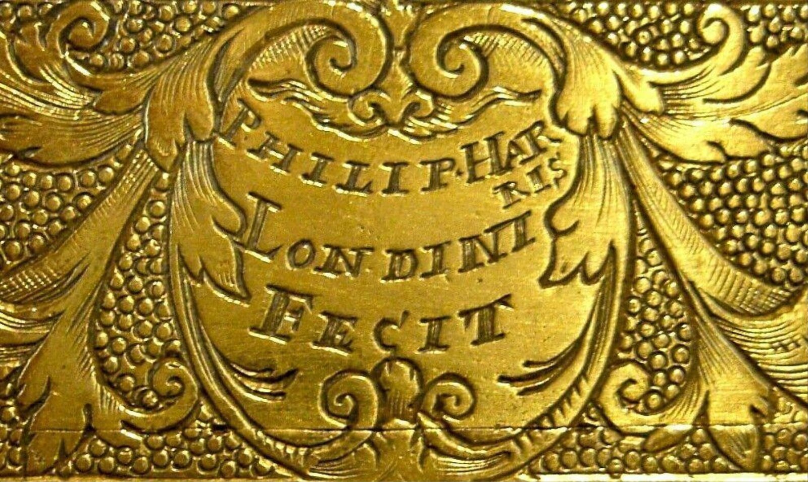 Lock, rim lock of gilt brass, London, 1700 — museum object 709-1904