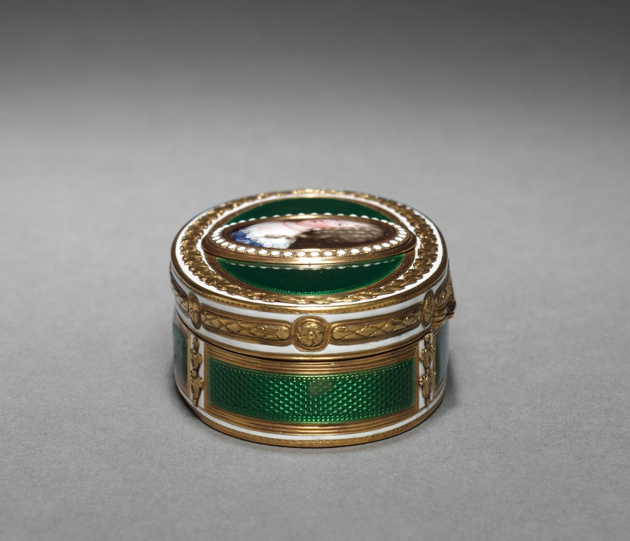 Additional museum view 3 of Snuff Box (Tabatière) with Portrait of Marie-Thérèse of Austria (accession 1957.405).