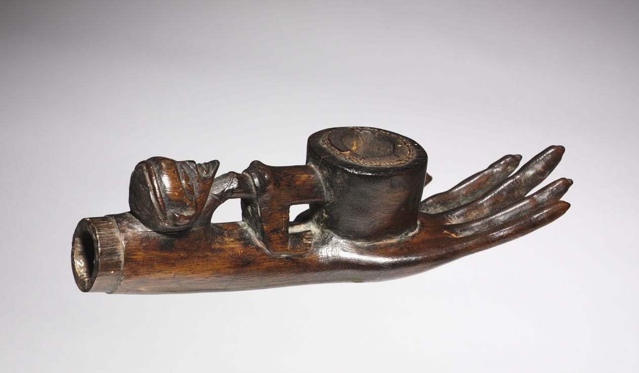 Additional museum view 3 of Pipe bowl (accession 2008.152).