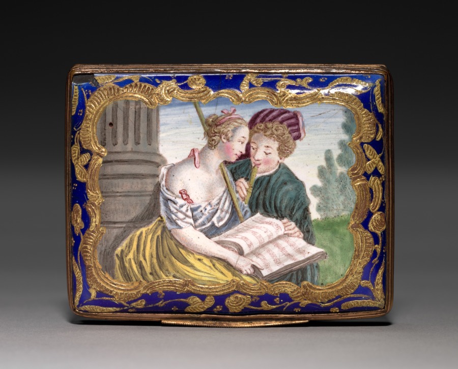 Additional museum view 2 of Snuff Box (accession 1916.617).