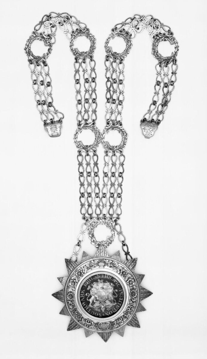 Badge and chain, London, 1827-1828