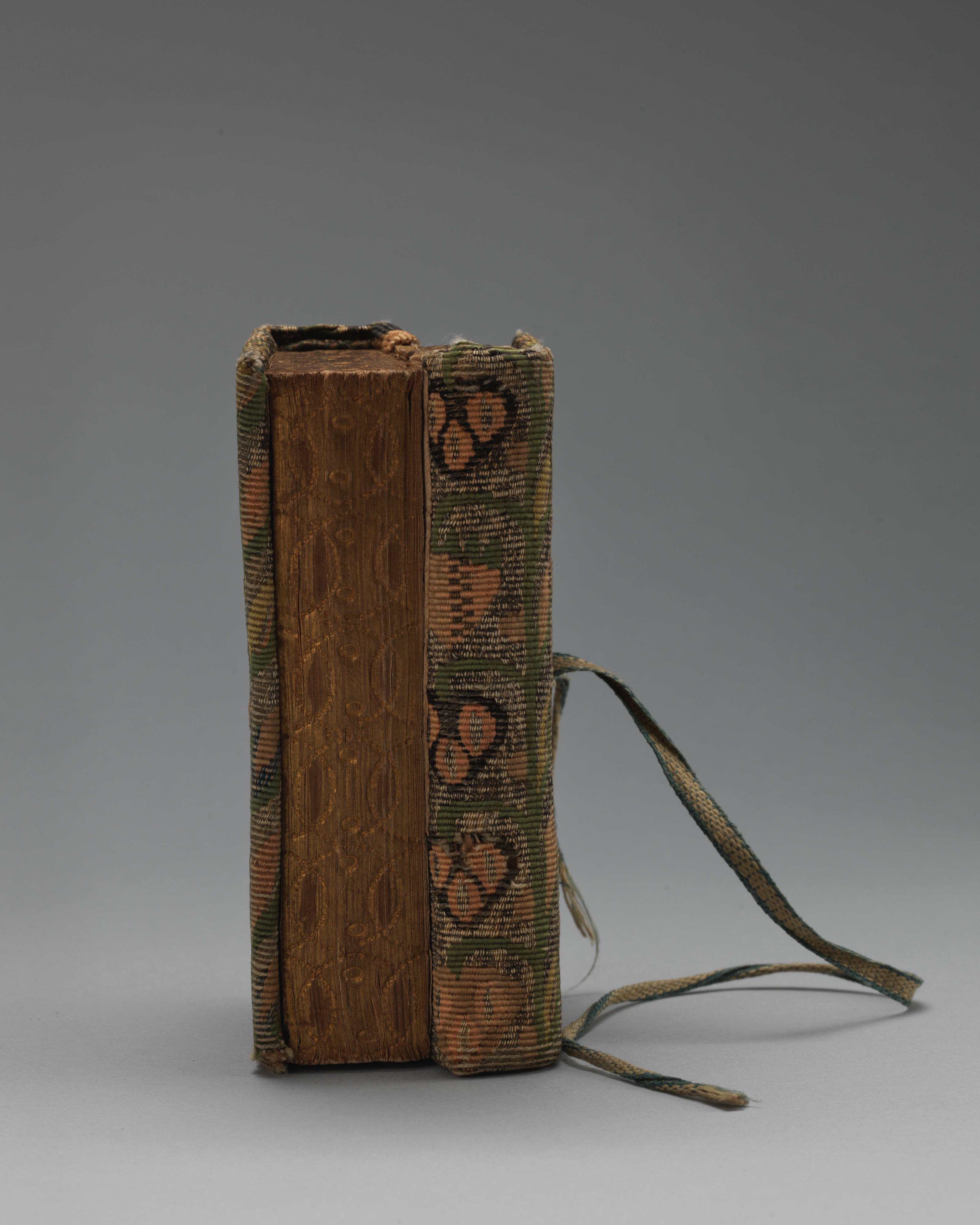 Photograph of museum specimen 29.23.9; not an authentication of other objects.
