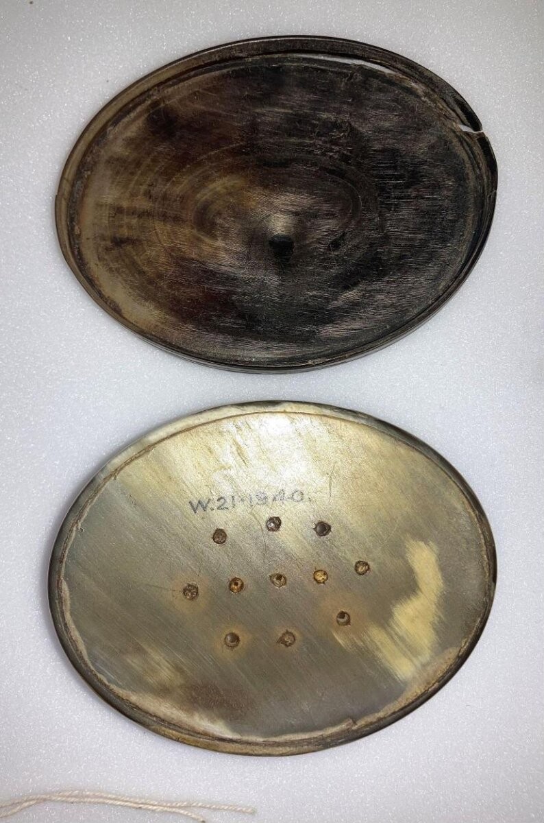 Snuff or tobacco box, pressed horn, England, 1720-40