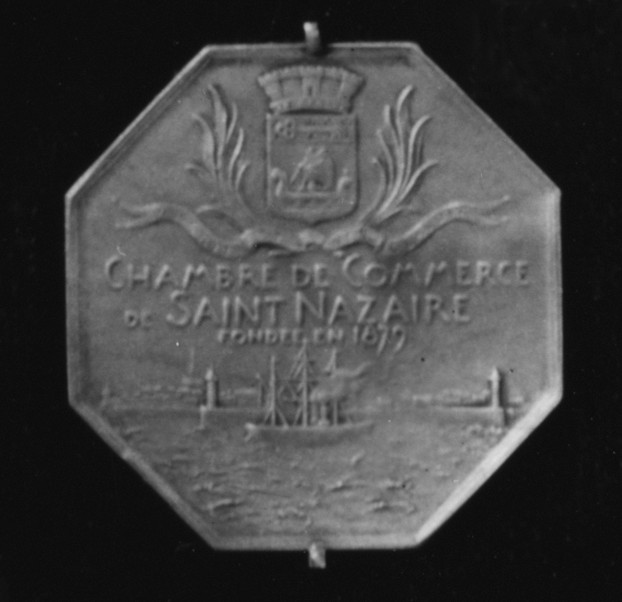 Photograph of museum specimen 97.15.3a, b; not an authentication of other objects.