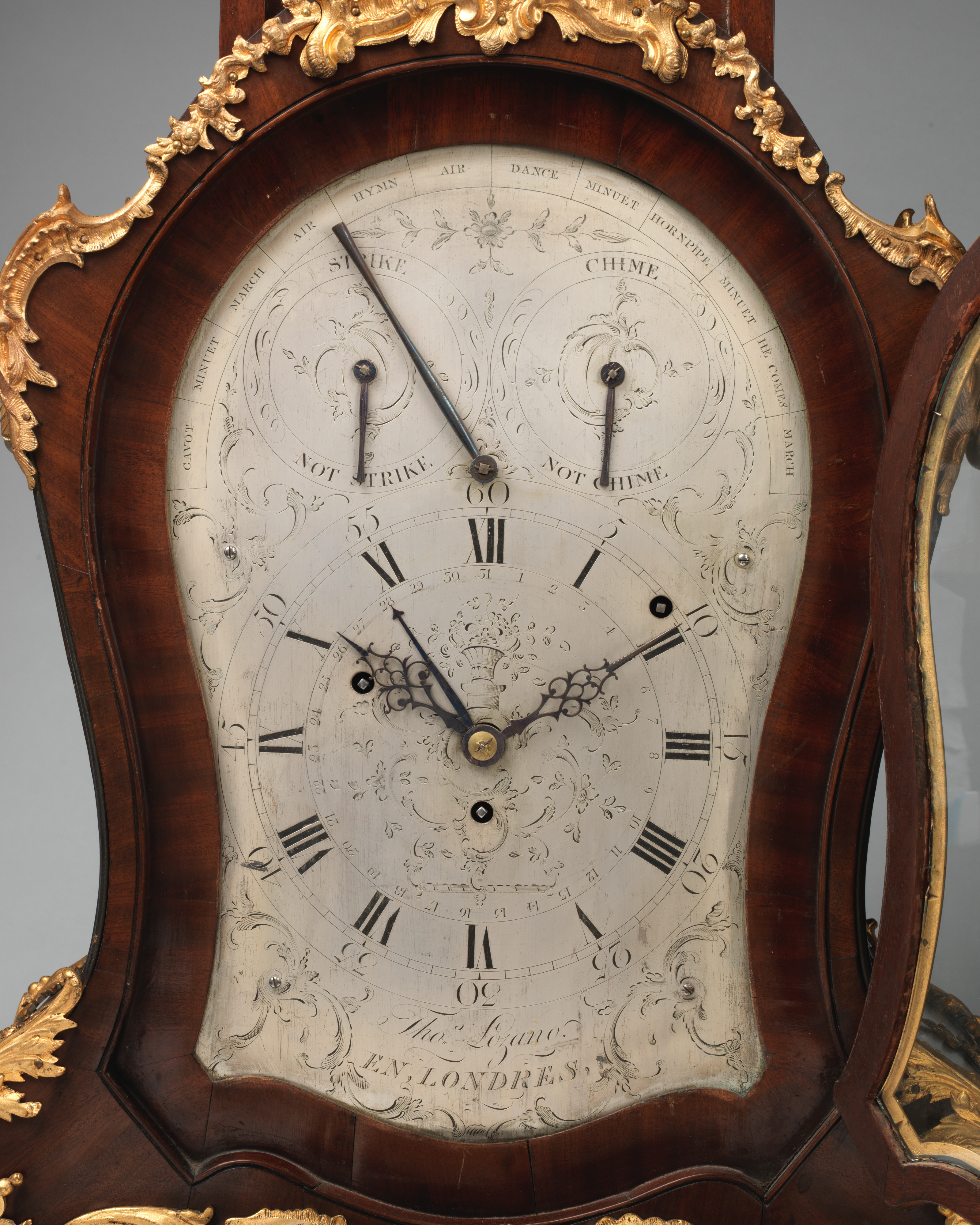 Photograph of museum specimen 07.275a, b; not an authentication of other objects.