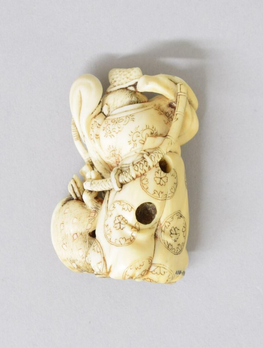 Netsuke, figure of Minamoto no Tsunemoto killing a stag, carved ivory, Japan, 19th century.