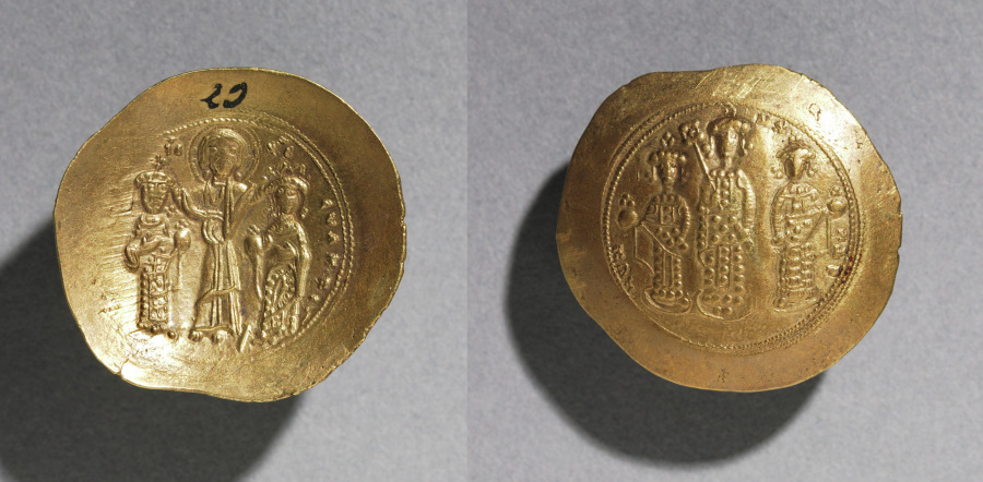 Nomisma with Eudocia and Romanus IV Diogenes, 1068–1071 (Cleveland Museum of Art 1964.425)
