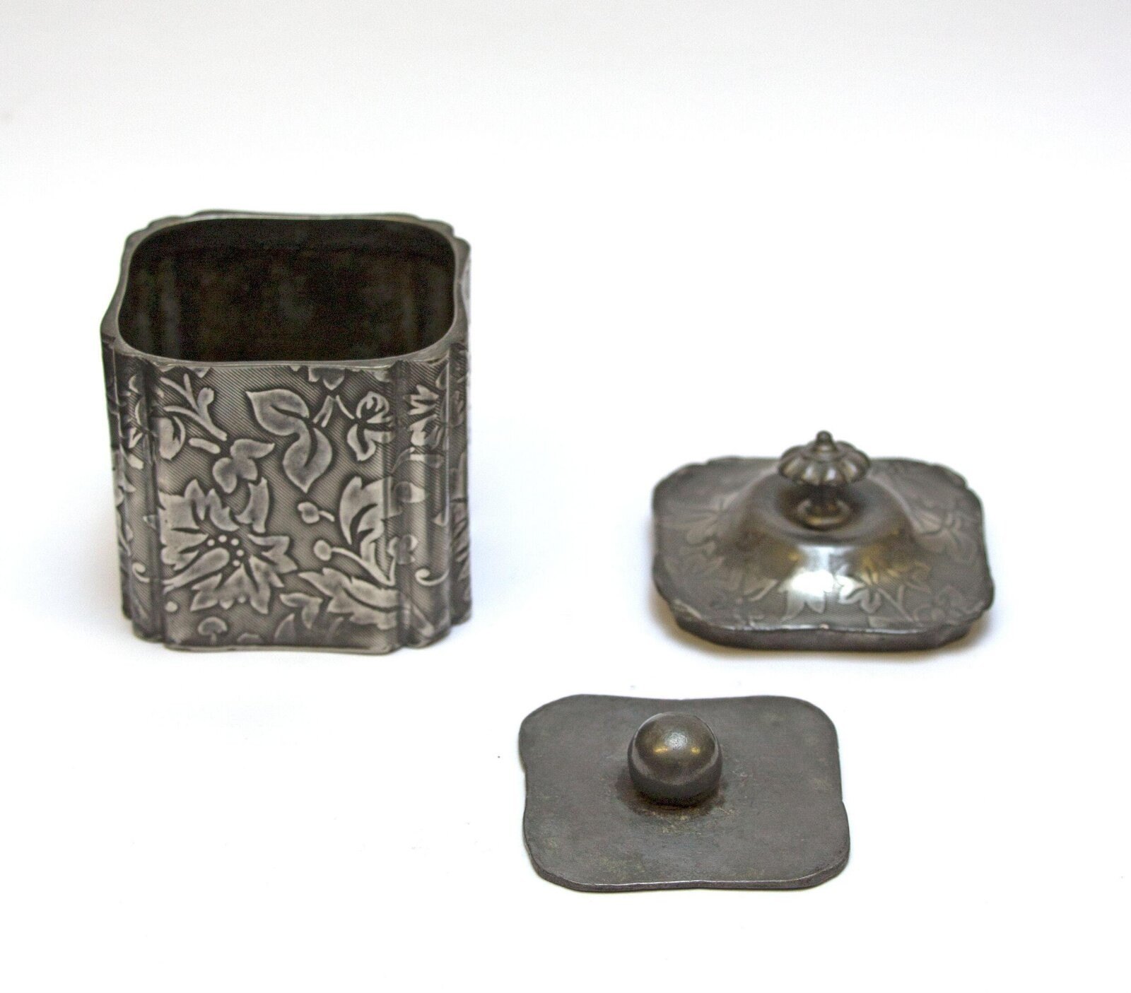 Tobacco box, Britannia Metal, Richard Ford Sturges, Birmingham, 1852-1859 — museum object M.42-2023