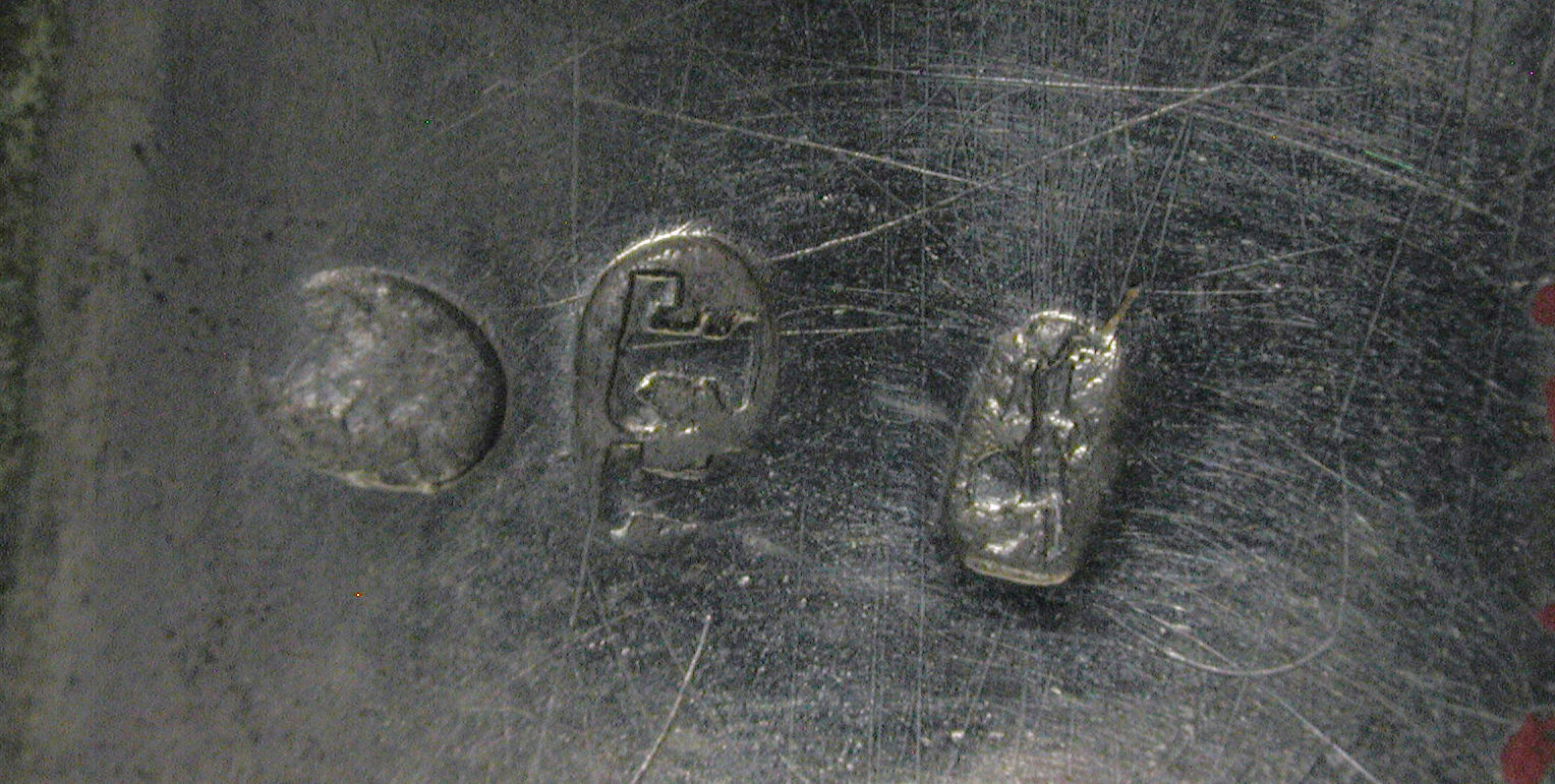 Photograph of museum specimen 1983.575.3; not an authentication of other objects.