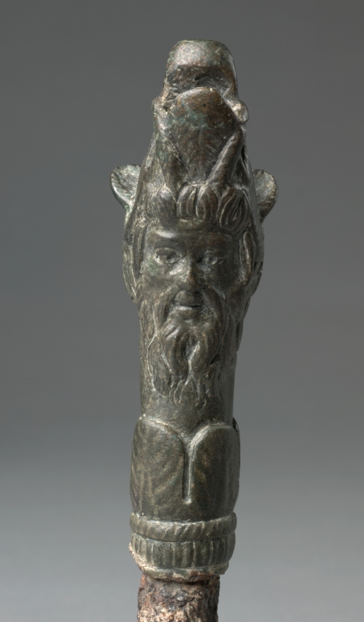 Photograph of museum specimen 1952.586; not an authentication of other objects.