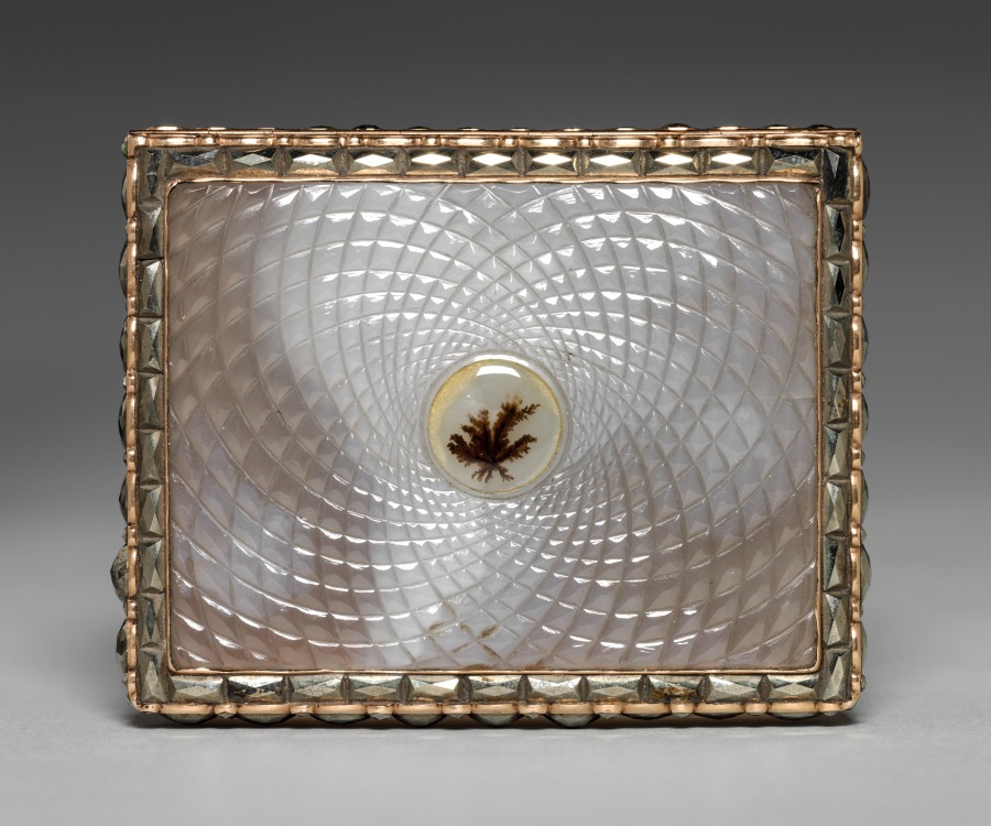 Additional museum view 2 of Snuff Box (accession 2009.64).