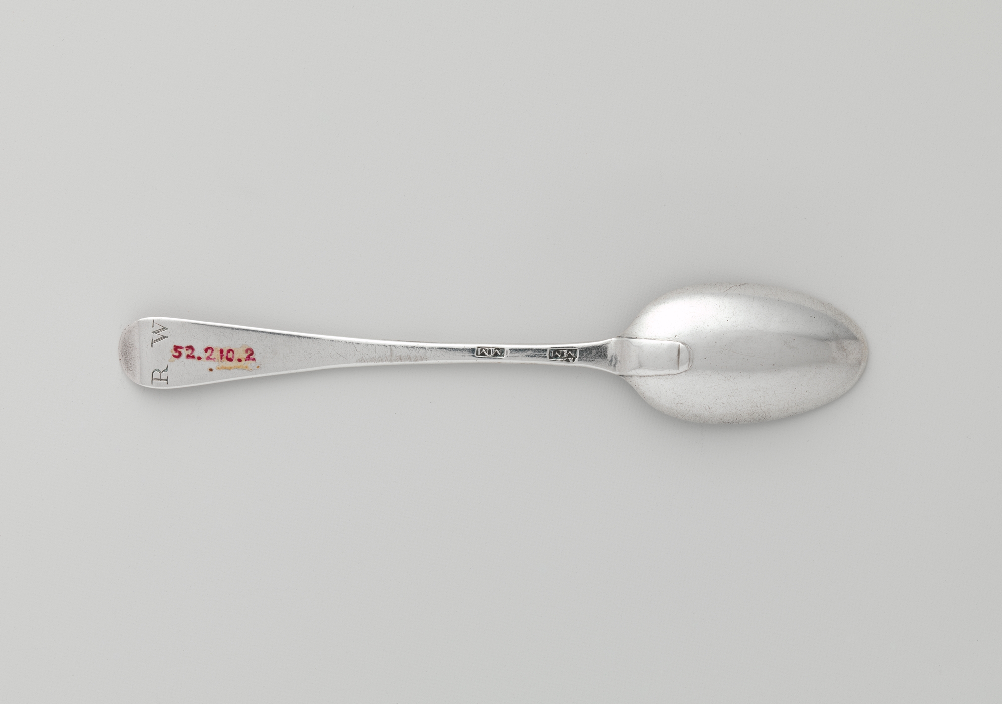 Photograph of museum specimen 52.210.2; not an authentication of other objects.