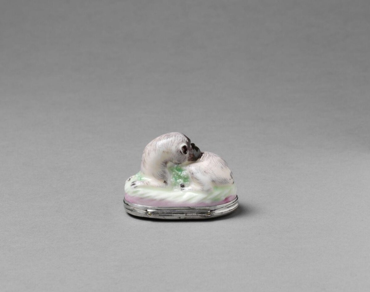 Snuff-box and cover of soft-paste porcelain painted with enamels, Mennecy porcelain factory, Mennecy, about 1760.