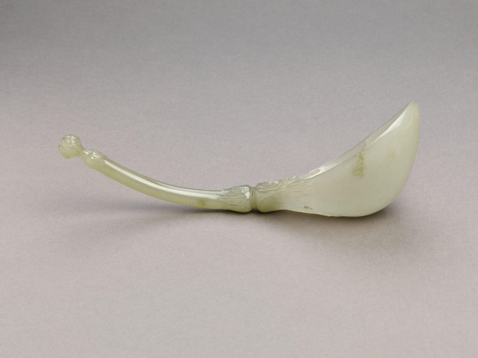Spoon, nephrite jade, Mughal, 1650-1700 — museum object 1681-1882