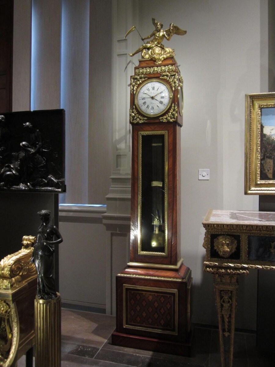 Longcase clock (Régulateur)