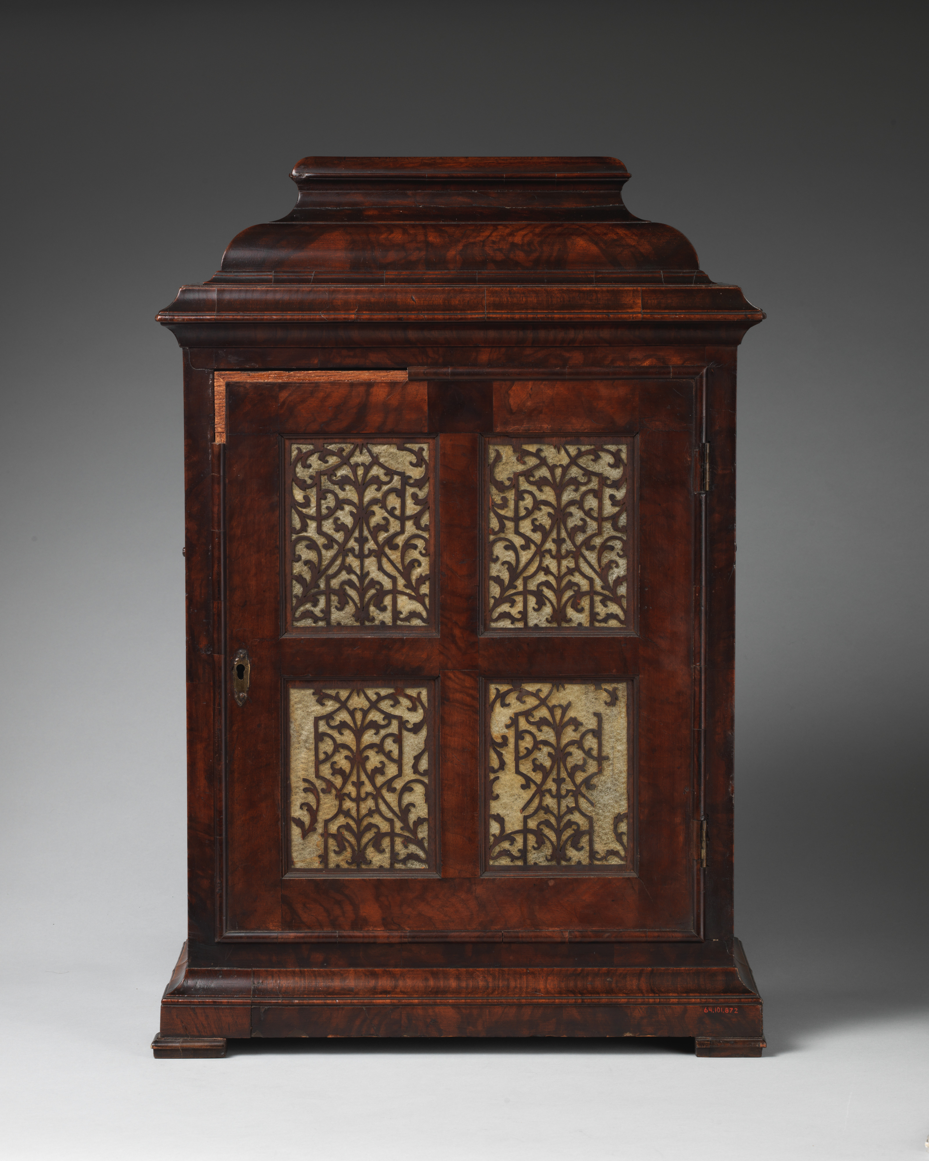 Photograph of museum specimen 64.101.872; not an authentication of other objects.