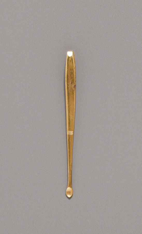 Gilt-metal snuff spoon from an étui, England, c. 1770