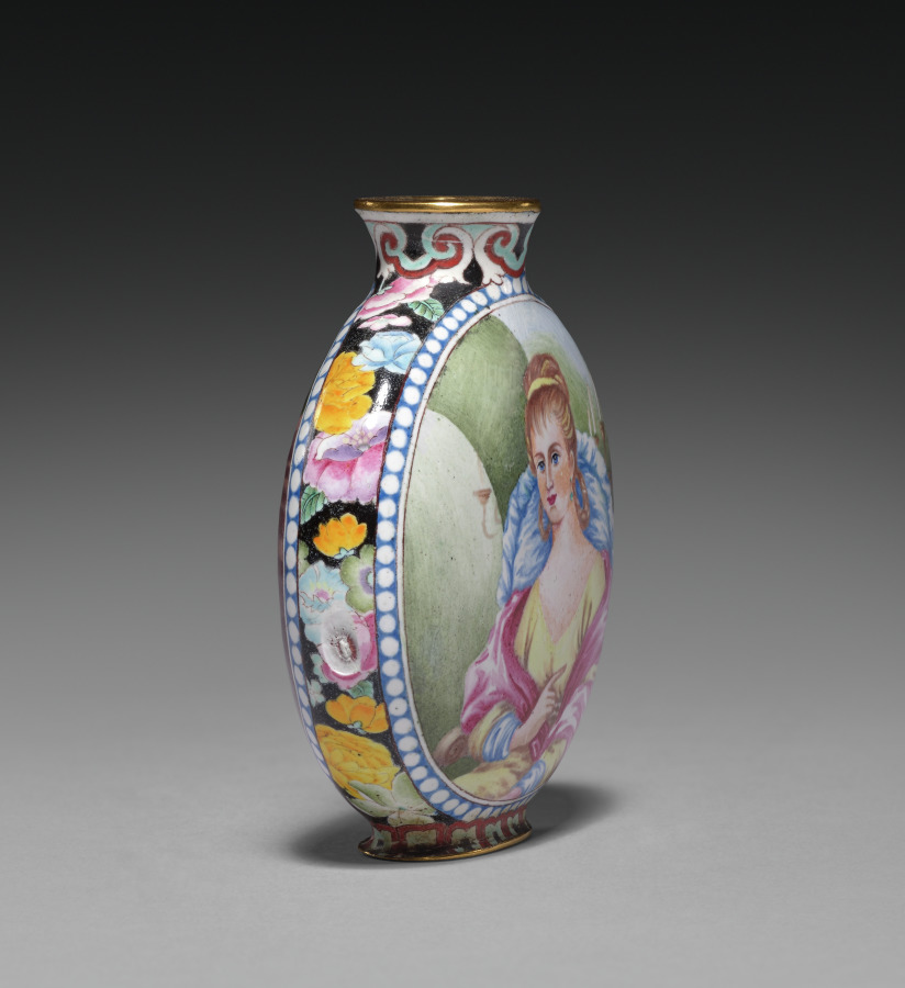 Snuff Bottle with European Figures, 1736–95 or later (Cleveland Museum of Art 1991.126.a)