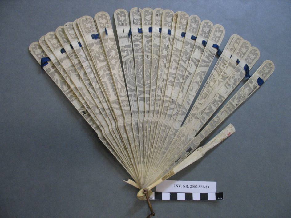 Chinese brisé fan for the European market