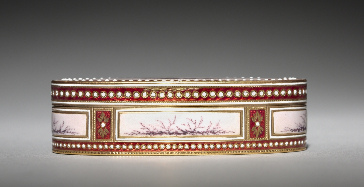 Additional museum view 3 of Snuff Box (Tabatière) (accession 1957.406).