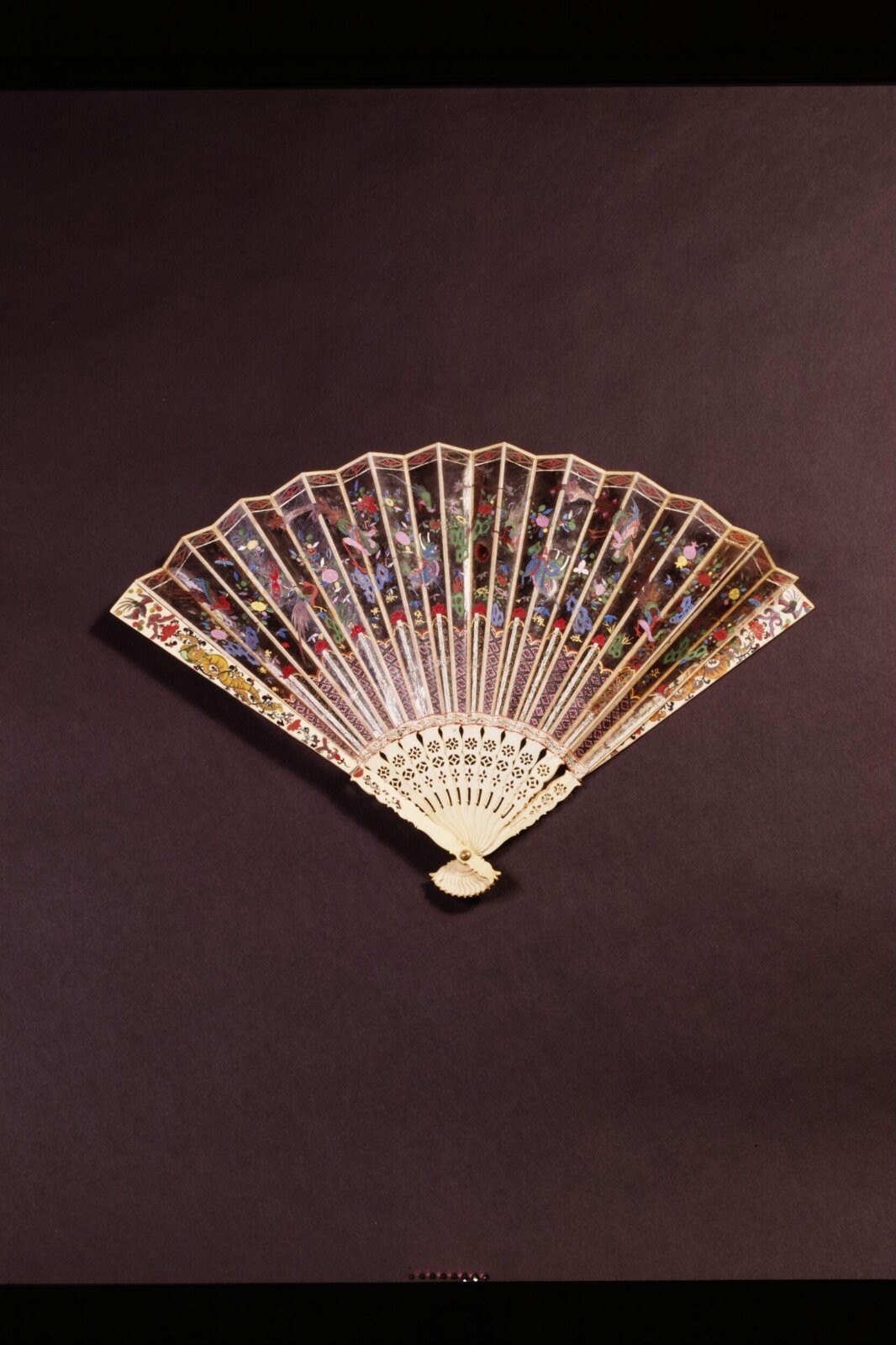 Fan, painted mica and paper on carved ivory sticks, China, 1730 — museum object FE.29-1980