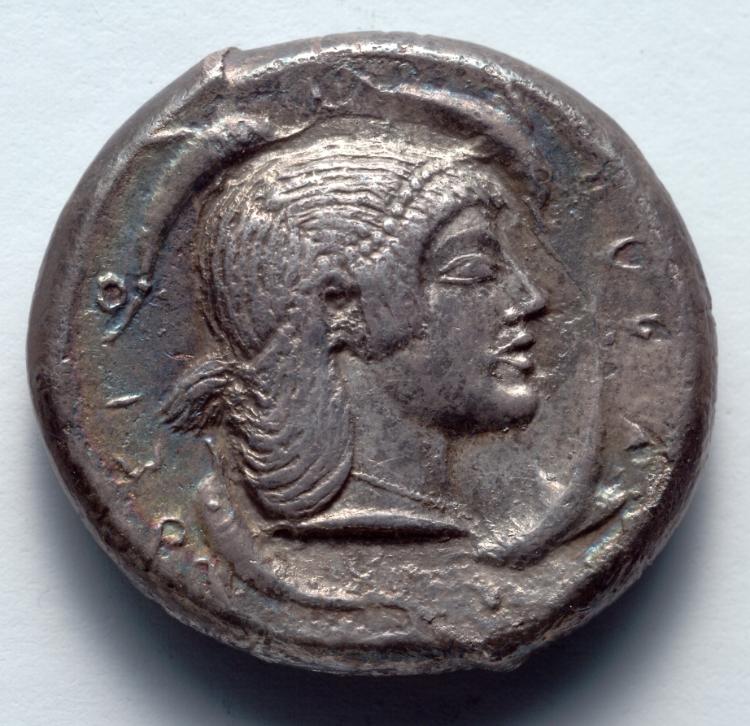 Tetradrachm: Head of Artemis/Arethousa, dolphins (reverse), 485–478 BCE (Cleveland Museum of Art 1917.987.b)