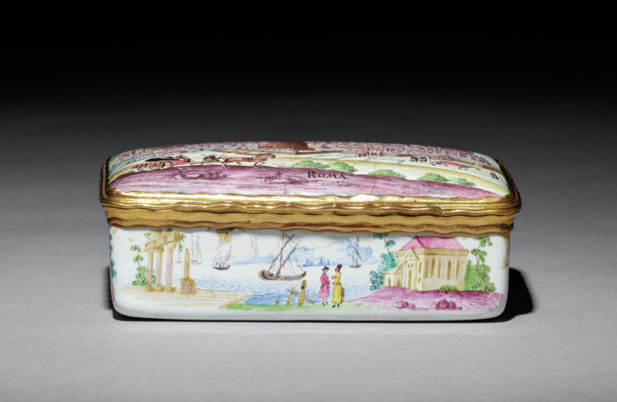 Additional museum view 3 of Snuff Box (accession 1916.614).