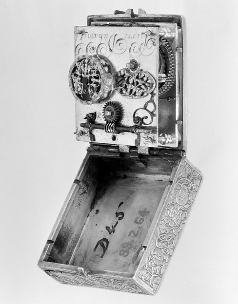 Additional museum view 3 of Watch (accession 89.2.64).