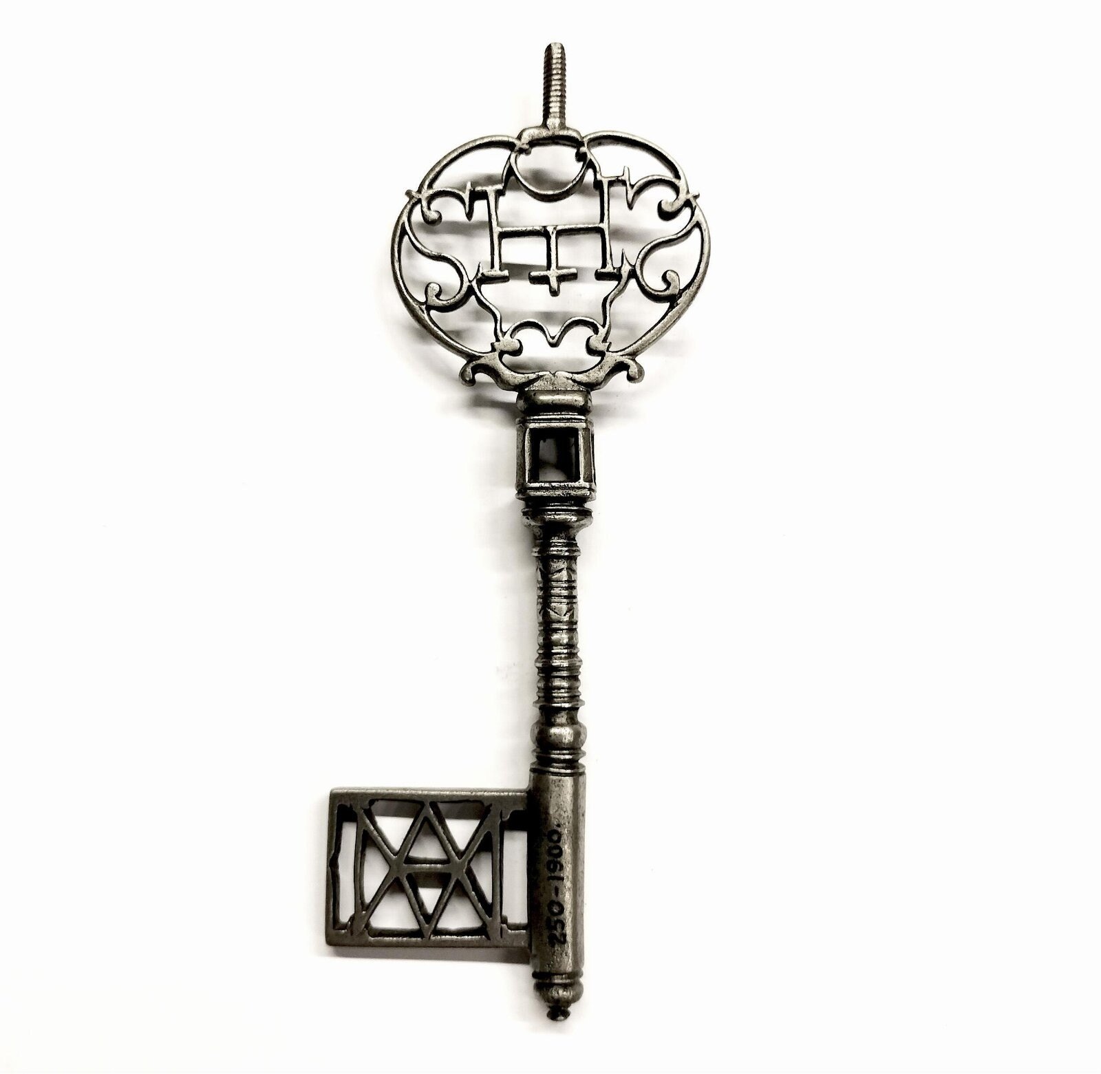 Key, pierced steel, Spain, 17th century — museum object 250-1900