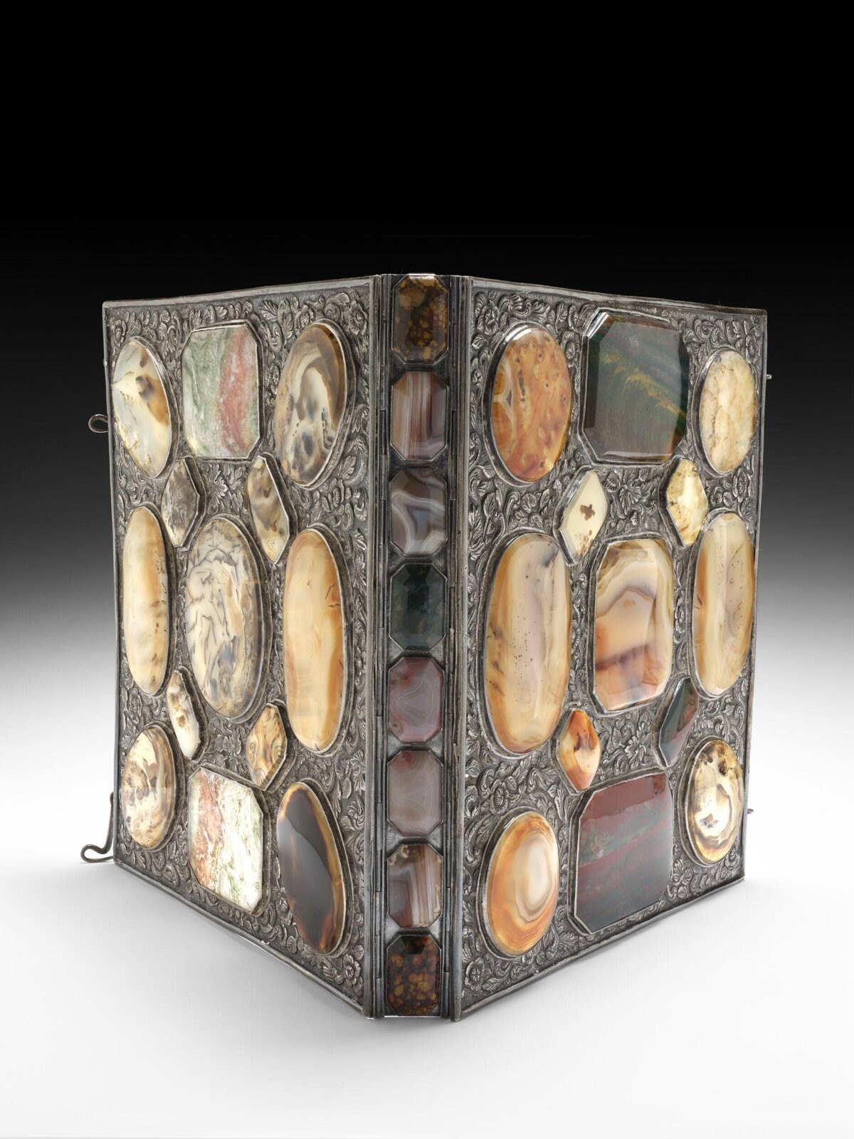 Book cover, hinged silver with agate and jasper, India, c.1880 — museum object 1543-1882