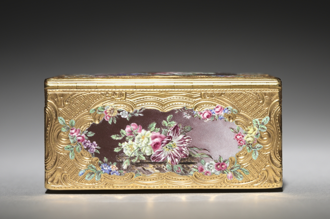 Additional museum view 3 of Snuff Box (Tabatière) (accession 1958.125).