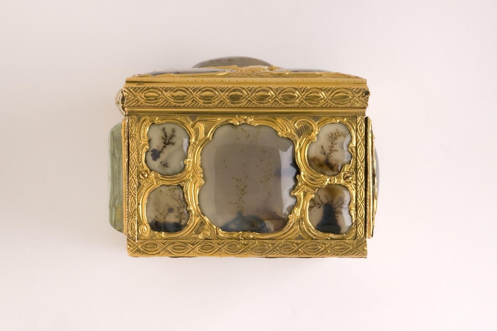 Snuff-box, James Cox, London, 1766-1772 — museum object LOAN:GILBERT.384-2008