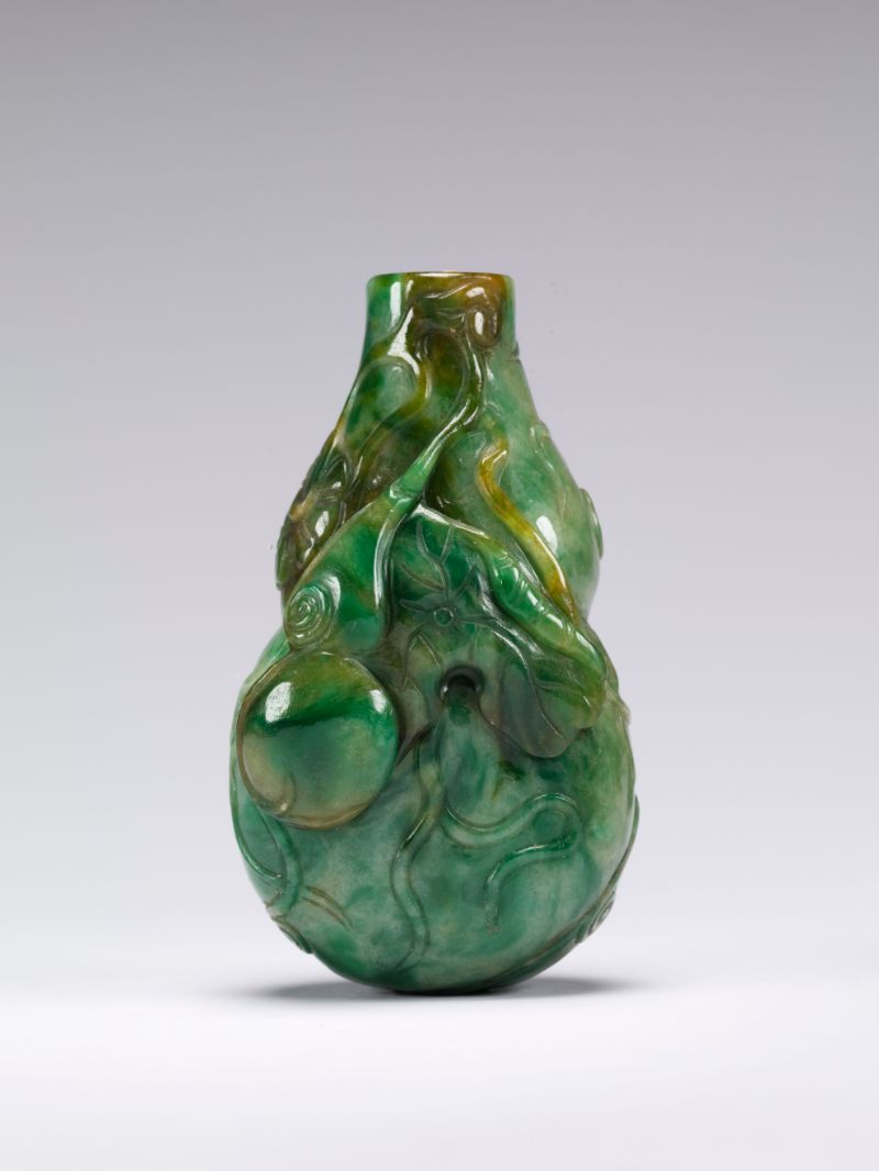 Gourd-shaped snuff bottle carved with vines and lotus leaves, Unknown