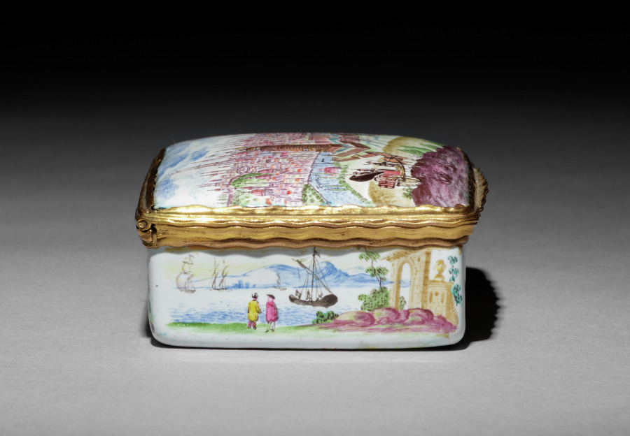 Additional museum view 4 of Snuff Box (accession 1916.614).